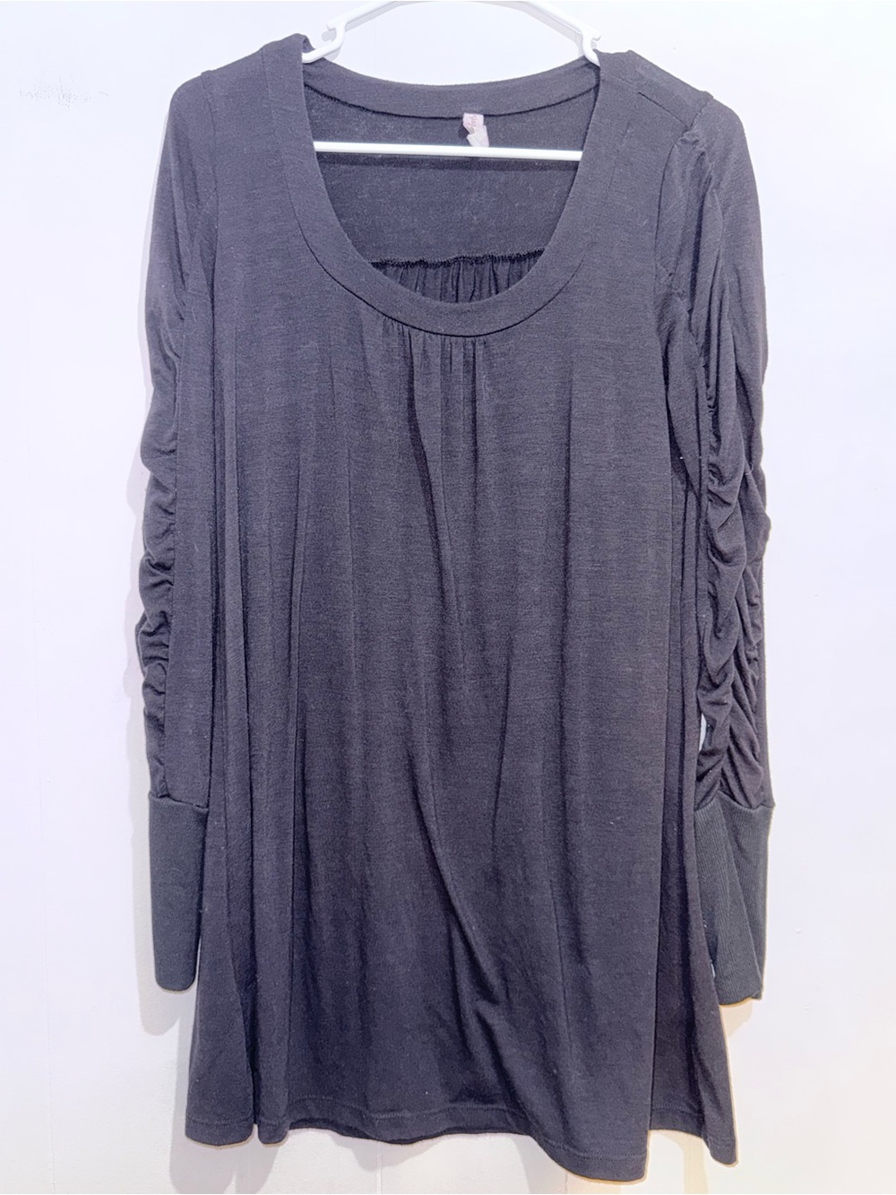 Pink Lotus Ruched Sleeve Scoop Neck Long Sleeve Tunic Top Charcoal Black M EUC